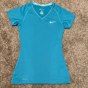 🍬🤸🏼‍♀️ Women’s Nike Dri-Fit Short Sleeve Top